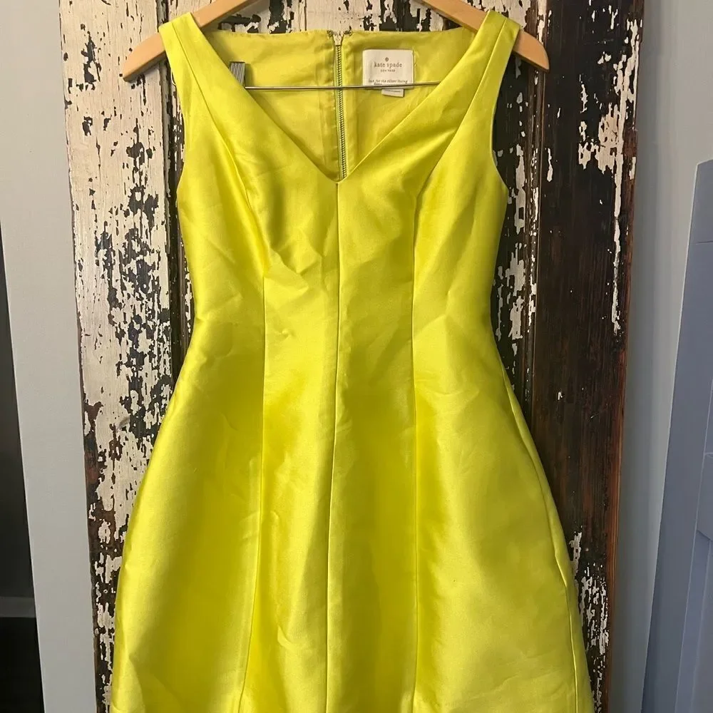 Kate Spade NY Structured Silk Mini Dress w Pockets. Size 00. Elegant. Classic.